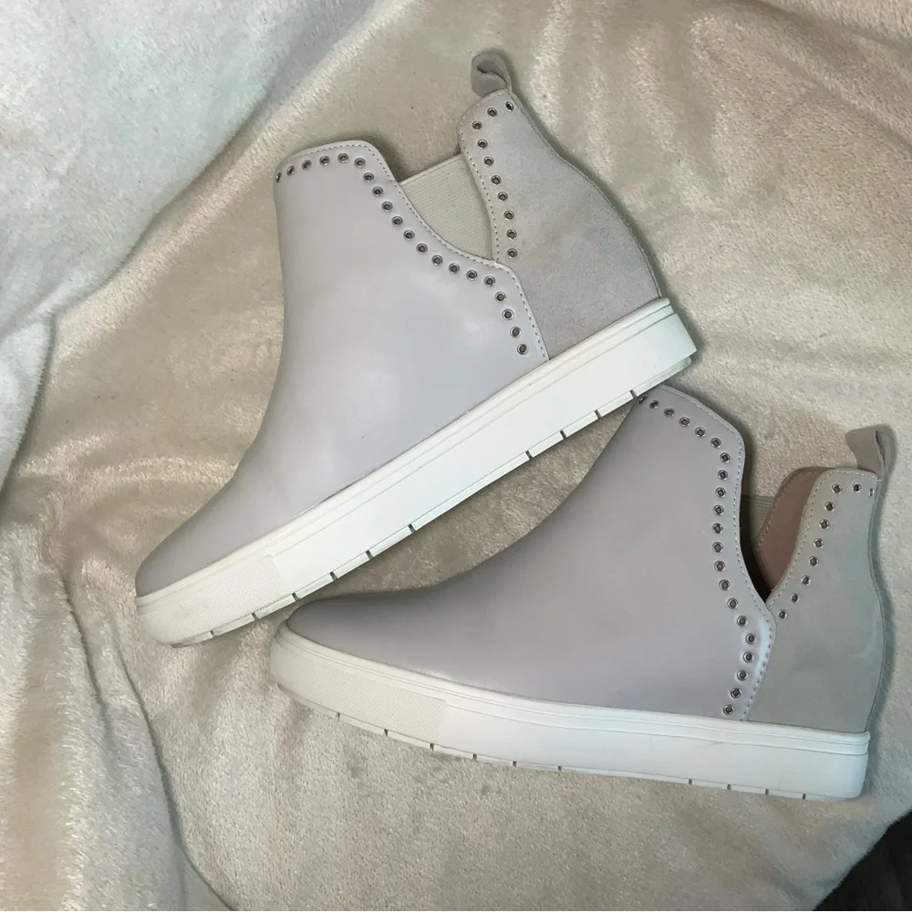 Chelsea & Violet “Milo” Gray Leather Wedge Booties Suede accents women size 7.5